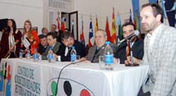 Representantes municipales y de las entidades que componen el Centro de Colectividades Extranjeras bahiense (foto RodrigoGarcía-LNP)