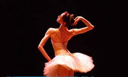 La bailarina zumaiarra Lucía Lacarra en una de sus actuaciones (foto Manterola)