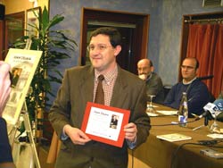 El oñatiarra Pruden Gartzia recoge el premio de ensayo Juan Zelaia 2005 