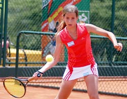 Imagen de la joven campeona argentina Mikele Irazusta, campeona sudamericana de dobles