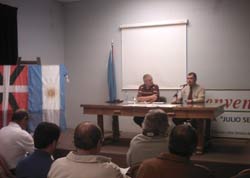 Un momento de la conferencia ofrecida por César Arrondo dentro del ciclo Ibaiko Izarra (foto CVC)