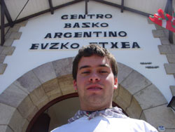 Como el resto de participantes en el Congreso de la Juventud, Jerónimo Romero, miembro de la Euskal Etxea de Pergamino, se incorporará, finalizado ya el encuentro de jóvenes, a las actividades de la Semana Vasca (foto euskalkultura.com)