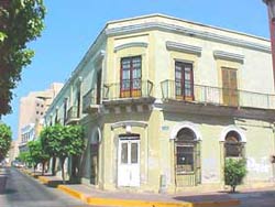 La Casa de José Vicente de Laveaga, miembro de la oligarquía de la ciudad en el siglo XIX, es uno de los vestigios de la presencia vasca en Mazatlán