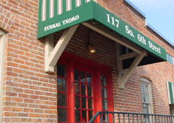 El Leku Ona dispone de restaurante vasco, bar de pintxos y alojamiento en pleno centro de Boise, a metros del Basque block (foto euskalkultura.com)
