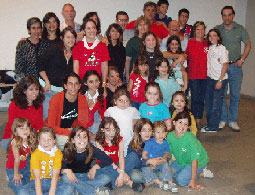 Parte del grupo de alumnos presenciales, alumnos de Boga y txikis: Anabel, Cecilia, Rubén, Federico, Claudio, Mikel, Iñaki, Néstor, Maite, Lorena, Ariel, Laura, Diana, Ángela, Edith y los txikis, con las profesoras, Mª Laura Galarraga, Emilia Cairo, Eugen