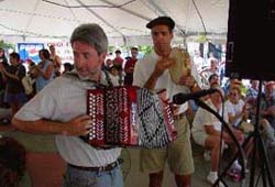 La triki de Dan Ansotegui ha animado numerosas fiestas vascoamericanas (foto Euskalkultura.com)