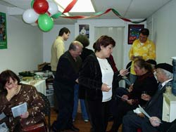 Varios integrantes de la Euskal Etxea durante la fiesta de inauguración (foto QuébecEE)