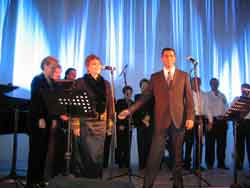 Martha Félix y Santiago Aguirre deleitaron al público con su actuación (foto Vascosmexico.com) 