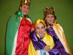Irati Coterón, Amaya Jiménez Migueltorena y Miren Astigarraga encarnaron a sus majestades de Oriente (foto centrovascomexico.com)