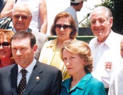 Ignacio Bastarrica, a la derecha con camisa blanca, en una foto de grupo con otros dirigentes vasco-chilenos en una recepción con motivo de la visita a Chile del lehendakari Ibarretxe