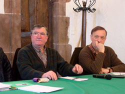 Pierra Lako, presidente de Euskal Argentina; y Noel Elorga, consejero técnico, durante la Asamblea de ayer en Donibane Garazi (fotos euskalkultura.com)