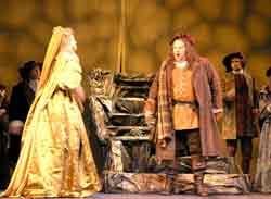 A la izquierda, Christopher Bengochea en el papel de Edgardo, en una representación de la ópera  Lucia di Lammermoor (foto LSunber)