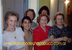 En la foto, algunas de las mujeres de Emakumeak: Moni Soriano, Luciana Aramburu, Sonia Armendariz, Marta Urbieta, Susana Aristegui, Lucila Perotti Pico.