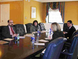 Encuentro en Filadelfia del consejero Campos y la delegación vasca con Lory Shorr y Mary Ramirez, del depto. de Educación del Estado de Pensylvannia