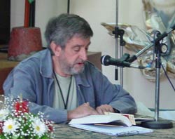 José Félix Azurmendi durante su intervención en noviembre en Necochea (foto euskalkultura.com)