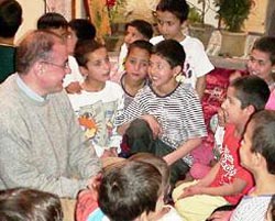 Javier Madrazo visitando una iniciativa en la que colabora el Gobierno Vasco, en una foto de archivo