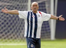 El técnico azpeitiarra Xabier Azkargorta, en su época de entrenador del Chivas mexicano