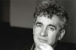 Bernardo Atxaga es el seudónimo literario del escritor vasco Joseba Irazu (Asteasu, 1951) 
