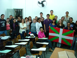 Los estudiantes de euskera de la Universidad de São Paulo el pasado miércoles, tras la primera clase del curso de 'Lengua y Cultura Vasca'