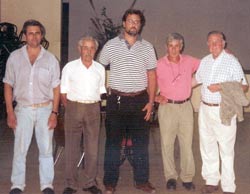 Los campeones José Alberto y José Aguirre (baterías Mateo), el presidente del Centro Mariano Oillataguerre y los subcampeones, Roberto Jaimon y Juan Fernando Iturralde (Ayagranos SA)