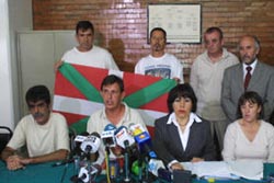 Fotografía de archivo de una de las ruedas de prensa realizadas por los seis, junto a sus abogados, para denunciar su situación