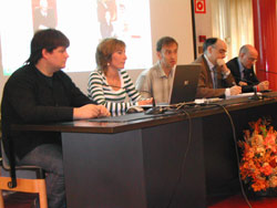 Xabier Paia (blog), Saioa Torre (coordinadora), Koldo Isusi (director), Andres Urrutia (Euskaltzaindia) y Gotzon Lobera (DFB) en la presentación