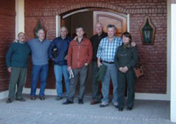 La familia baztandarra Plaza Zugarramurdi en su visita al Beti Aurrera chivilcoyano