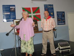 Miembros de Euskaldunak durante la celebración de la fiesta de aniversario (foto Beñat Artayet)