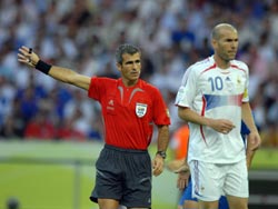 Horacio Elizondo expulsa al jugador francés Zidane en la final del Mundial de Fútbol de Alemania 