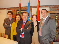 Miembros de la la Delegación del Gobierno Vasco en México, entre ellos Iñaki Ruiz, centro,  y Josu Garritz, derecha (foto euskalkultura.com)