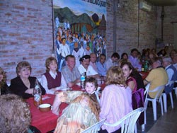 Algunos de las personas que se sumaron a la fiesta 'Euskal eta Sorgin afaria' de 'Kotoiaren Lurra'