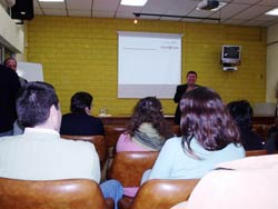 Joseba Arregi, secretario de la Dirección de Relaciones con la Diáspora del Gobierno Vasco ofreció una charla sobre la juventud vasca