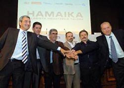 Miembros de las distintas empresas que integran Hamaika, en la presentación del proyecto