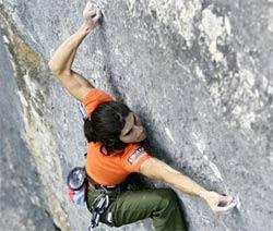 La lazkaotarra Josune Bereziartu escalando el Bimbaluna 9a/a+ (foto josunebereziartu.com)