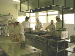Cocineros de la Escuela de hostelería de Gamarra (Euskal Herria) se encargan de la Semana Gastronómica Vasca de Colombia