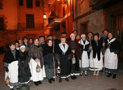 Los integrantes de la coral Santa Ana, durante el día de Santa Agueda (foto J.Marin)