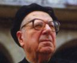 Ultima fotografía en vida del poeta y clérigo Txomin Jakakortexarena, en Berastegi, en el año 1993
