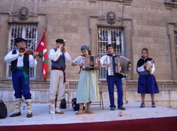 Uno de los actos de la Semana Cultural de mayo del año pasado en Mallorca (foto Artea Euskal Etxea)