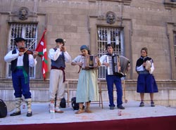 Uno de los actos de la Semana Cultural de mayo del año pasado en Mallorca (foto Artea Euskal Etxea)
