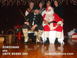 La imagen de colaboración entre Olentzero y Santa Claus, en la Euskal Etxea de San Francisco, EEUU, constituye de manera permanente una excelente expresión del espíritu que anima la labor de EuskalKultura.com. Zorionak eta Urte Berri On!