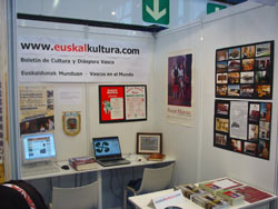 Vista del stand de EuskalKultura.com en Durango poco antes de abrirse las puertas de la Feria