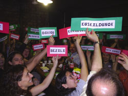 Una edición anterior del Día del Euskera en Buenos Aires de mano de Euskaltzaleak de la capital porteña; en imagen, uno de los juegos