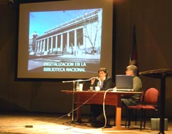 Disertación durante el congreso presencial realizado en Montevideo (foto Euskosare.org)