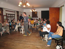 Kinku Zinkunegi (HABE) impartiendo una de las clases de formación del Barnetegi en la localidad argentina de La Plata