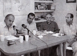 Hiriart y Aramburu, junto a miembros de la  Comisión Directiva de Euskal Sustraiak en la presentación del Canal (foto La Opinión)