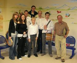 Los músicos de Euskal Etxea de Madrid llevaron su alegría y solidaridad a los niños del Hospital Infantil del Niño Jesús de la capital española