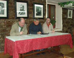 César Arrondo (centro) durante la presentación realizada en Hondarribia hace apenas unos días