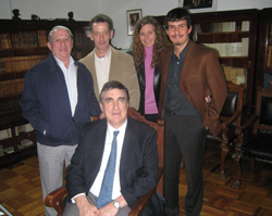 Ezker eskubi: Eduardo Ormaechea, Kinku Zinkunegi (HABE), Miren Aguirre, Gabriel Ceballos eta Gregorio Blasco (eserita)