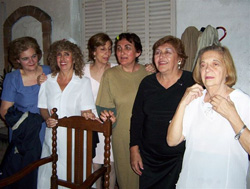 Integrantes del grupo de teatro de Urrundik