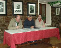 César Arrondo (centro) durante la presentación realizada en Hondarribia hace apenas unos días